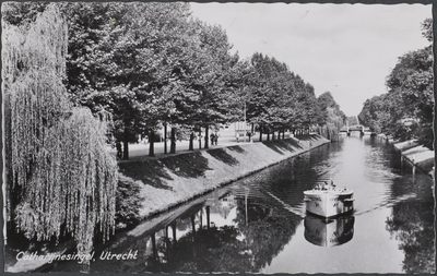 606565 Gezicht op de Stadsbuitengracht te Utrecht, vanaf de Bartholomeïbrug, met links de Catahrijnesingel.